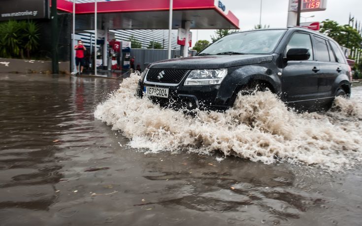 Έκλεισε ξανά λόγω πλημμύρας η Πειραιώς