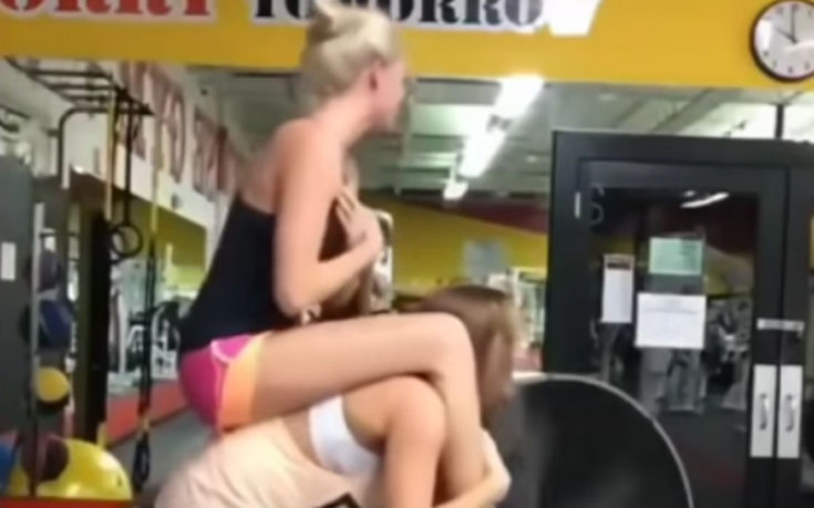 Γυμνάζονται και προσφέρουν θέαμα