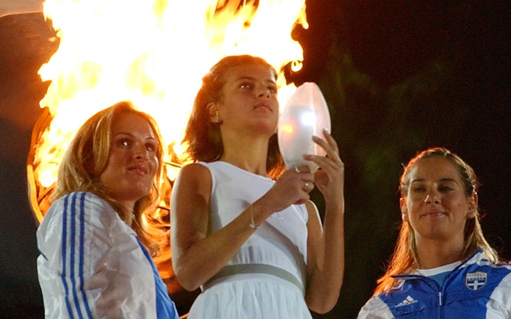 Το κορίτσι που έσβησε τη φλόγα το 2004 έγινε λαμπαδηδρόμος 14 χρόνια μετά