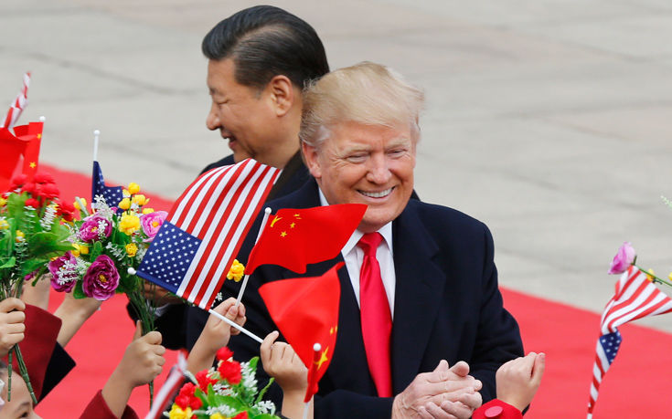 Έτοιμος να «πατήσει το κουμπί» κατά της Κίνας ο Τραμπ