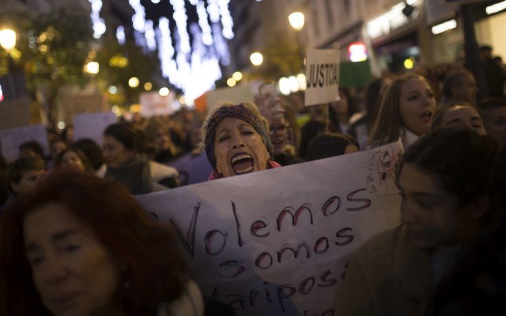 Χιλιάδες Ισπανοί διαδήλωσαν ενάντια στη βία κατά των γυναικών