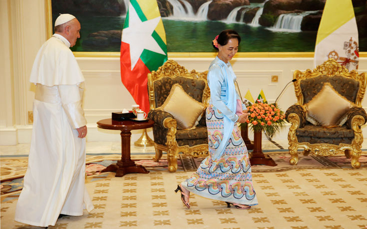 Χωρίς συγκεκριμένη αναφορά στους Ροχίνγκια η ομιλία του Πάπα στη Μιανμάρ