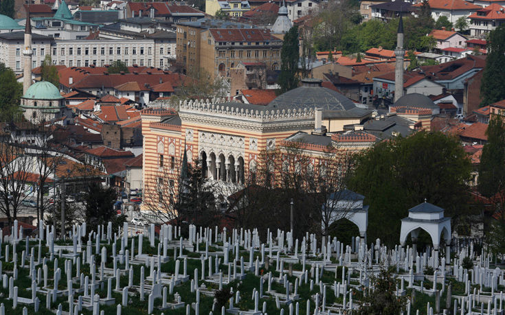 Πήγε να πουλήσει το πρωτότυπο της συμφωνίας ειρήνης στην Βοσνία και τον έπιασαν