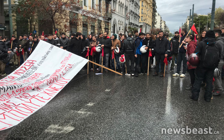 Έκλεισαν οι πύλες του Πολυτεχνείου