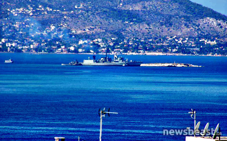 Προσάραξε η φρεγάτα του Πολεμικού Ναυτικού «Κανάρης» στη νησίδα Αταλάντη