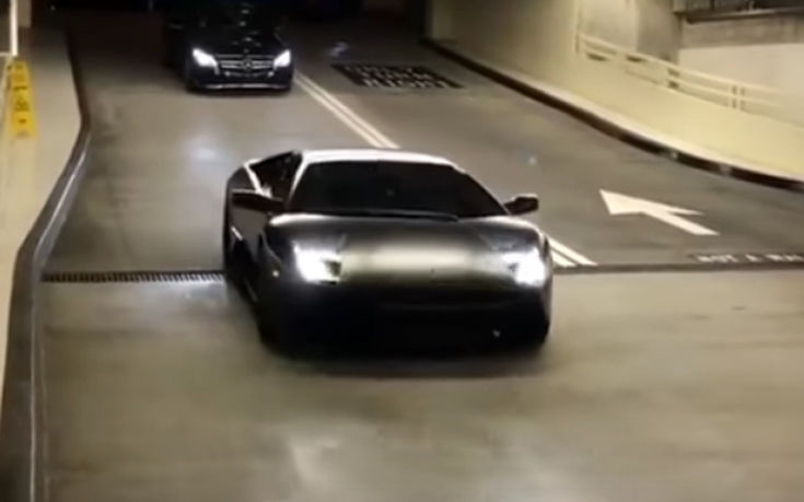 Όταν έχεις λαμποργκίνι δεν πληρώνεις ούτε πάρκινγκ