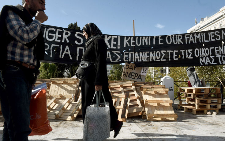 Σταματούν την απεργία πείνας οι 14 πρόσφυγες στην πλατεία Συντάγματος