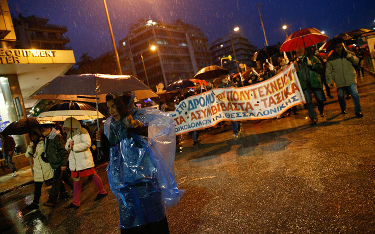 Σε εξέλιξη οι πορείες για το Πολυτεχνείο στη Θεσσαλονίκη