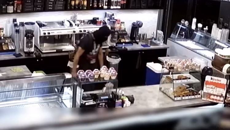 Στη δημοσιότητα τα στοιχεία του «ψηλού» και του «κοντού» που έκαναν 31 ληστείες