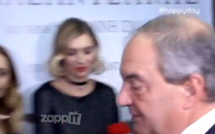 Ο Κώστας Καραμανλής κάνει&#8230; video bombing στη Ζέτα Δούκα