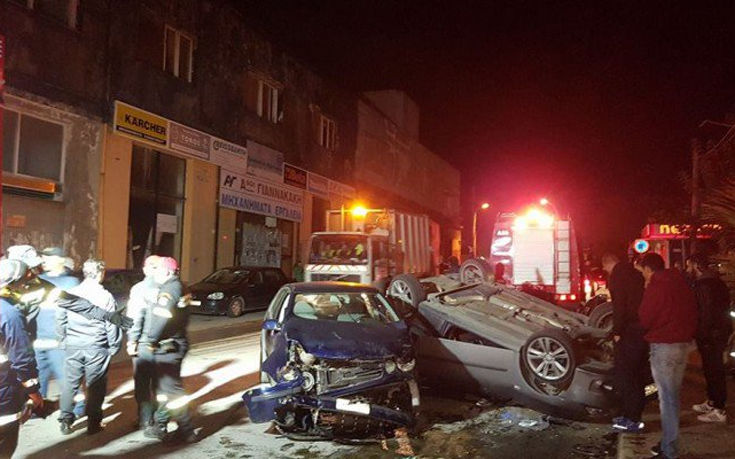 Σφοδρή σύγκρουση οχημάτων στο Ηράκλειο με πέντε τραυματίες