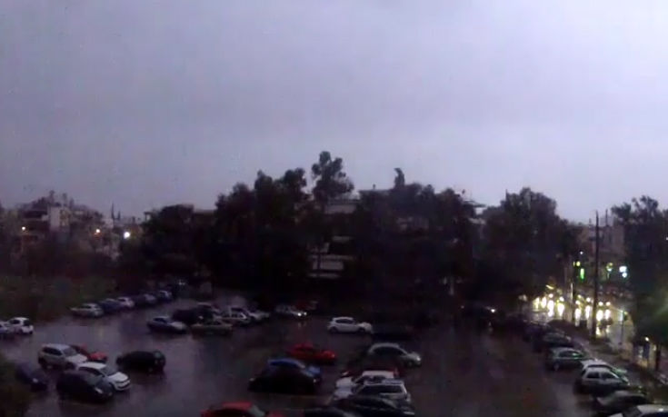 Κεραυνοί που κάνουν τη νύχτα μέρα