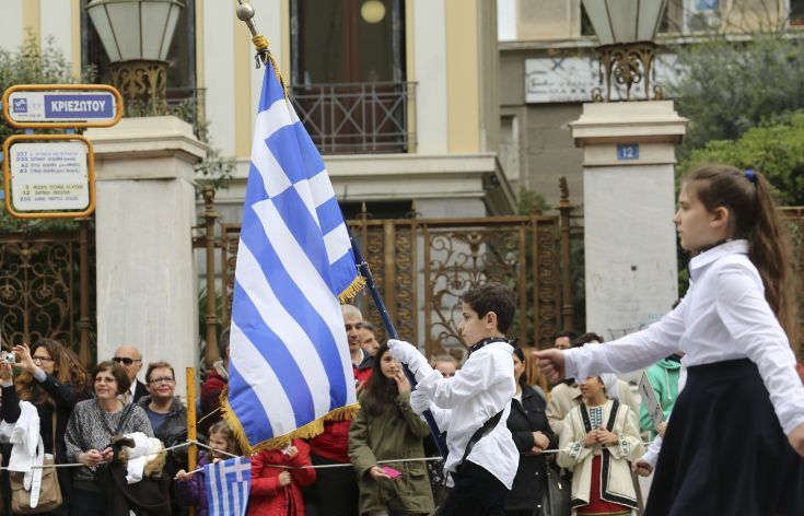 «Ο καλύτερος μαθητής θα σηκώνει τη σημαία», έρχονται αλλαγές στην Ιστορία