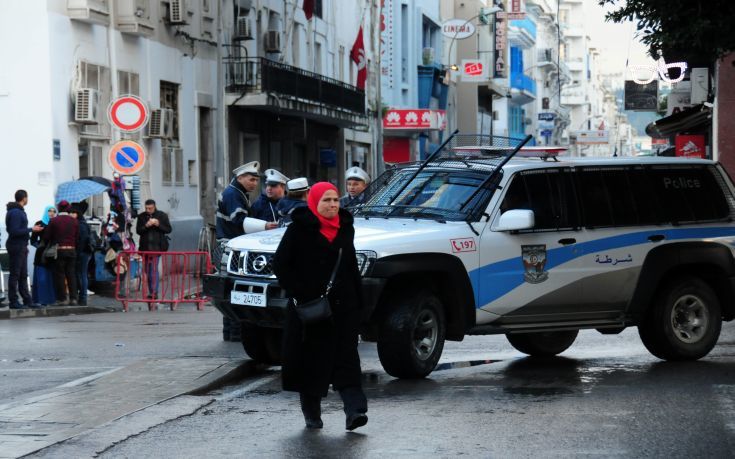 Επίθεση με μαχαίρι κατά αστυνομικών στην Τύνιδα