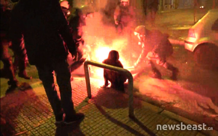 Στην εντατική η δικηγόρος που τραυματίστηκε στα Εξάρχεια