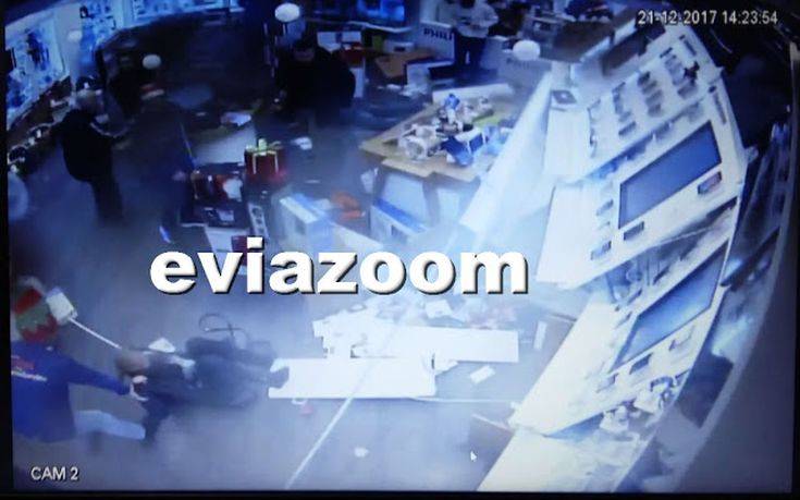 Κόλλησε το πόδι του στο γκάζι και «μπούκαρε» σε κατάστημα γεμάτο κόσμο