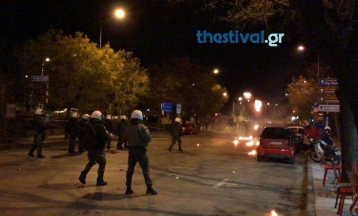 Μολότοφ και συγκρούσεις στη Θεσσαλονίκη μετά την πορεία για τον Γρηγορόπουλο