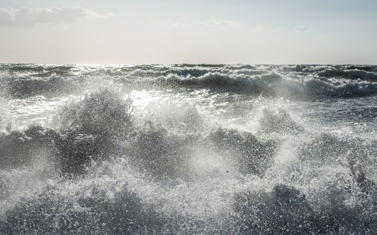 Άνεμοι που φτάνουν τα 9 μποφόρ πνέουν στο Αιγαίο