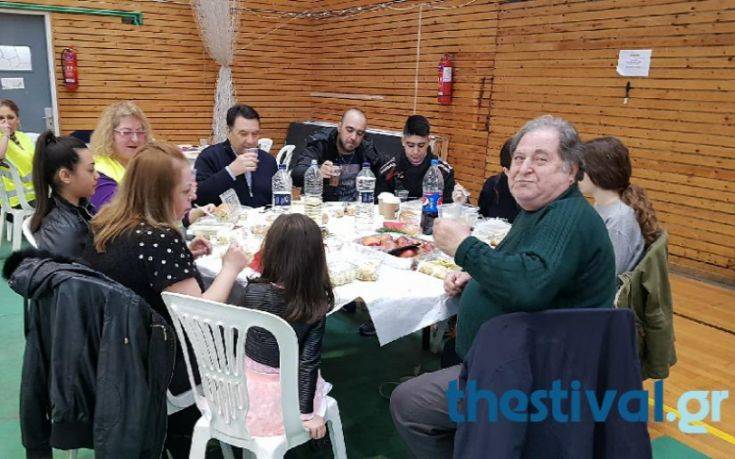 Γιορτινό τραπέζι σε άπορους από τον δήμο Κορδελιού – Ευόσμου
