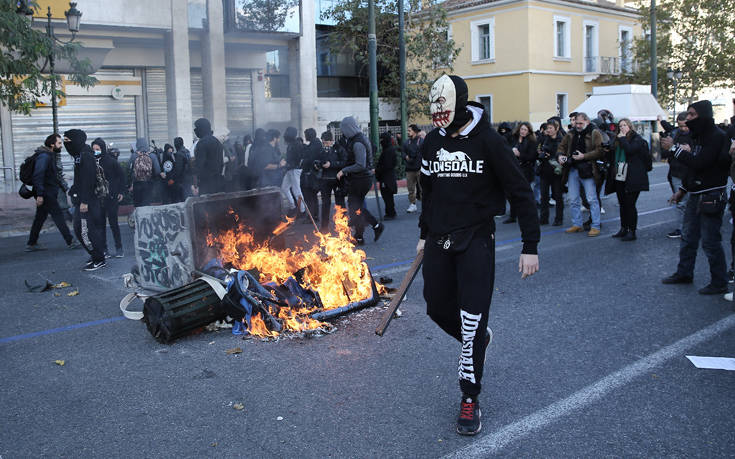 Νέες εικόνες από την ένταση στο κέντρο της Αθήνας