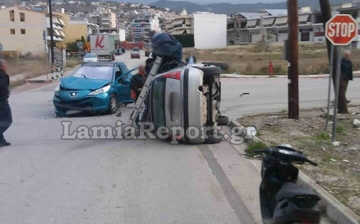 Σφοδρό τροχαίο με ντεραπαρισμένο όχημα στη Λαμία