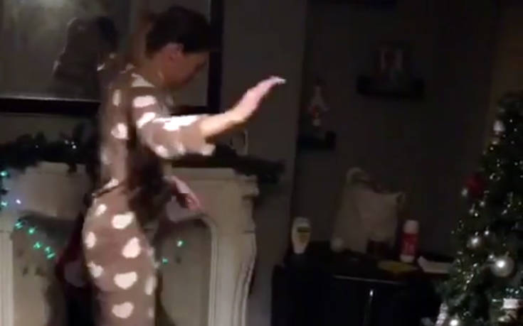 Μεθυσμένη γκρεμίζει χριστουγεννιάτικο δέντρο με ένα hoverboard