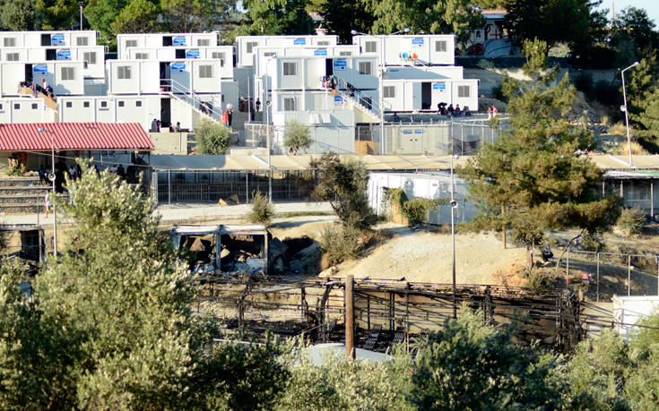 Έφτασαν 50 οικίσκοι στη Μόρια για τη στέγαση προσφύγων και μεταναστών