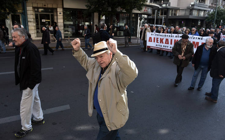 Χριστουγεννιάτικο μέρισμα και αναδρομικά στους συνταξιούχους φέρνει η αύξηση φορο-εσόδων