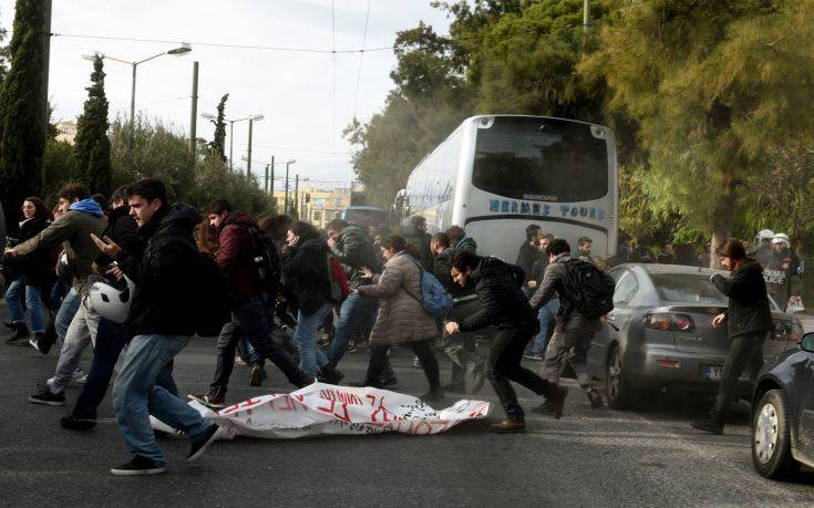 Σύγκρουση ΜΑΤ και φοιτητών, έπεσαν χημικά