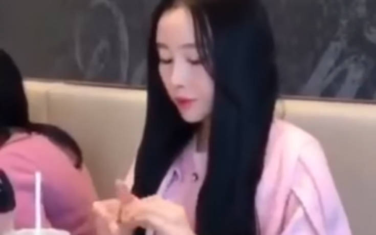 Πώς να πιεις νερό χωρίς να χαλάσεις το κραγιόν που φοράς