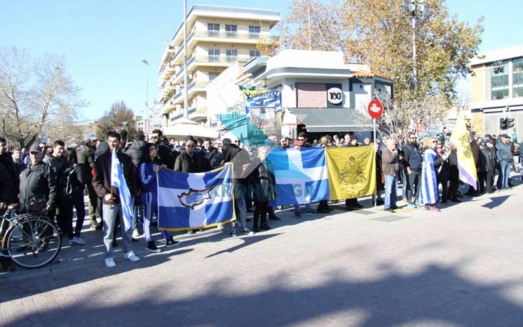 Έψαλαν τον εθνικό ύμνο ενάντια στην επίσκεψη Ερντογάν