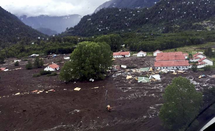 Νεκροί και αγνούμενοι μέσα στη λάσπη στη Χιλή