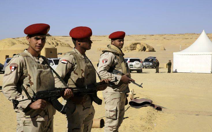 Οκτώ Αιγύπτιοι στρατιώτες και 14 ένοπλοι σκοτώθηκαν στο Κεντρικό Σινά