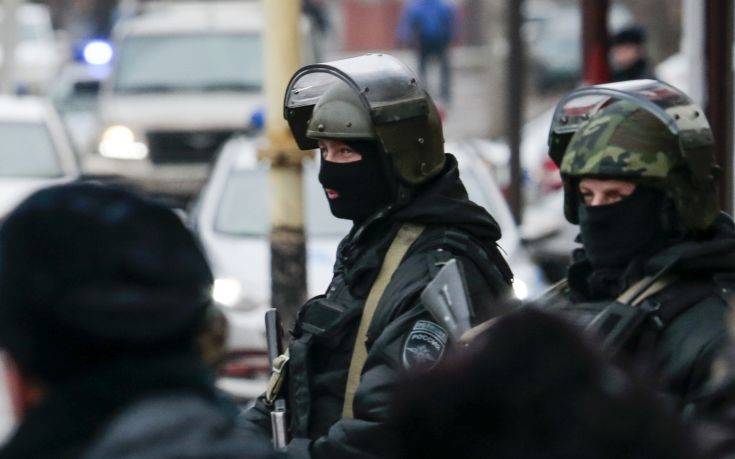 Δέκα τραυματίες, εκατό συλλήψεις στο Κίεβο