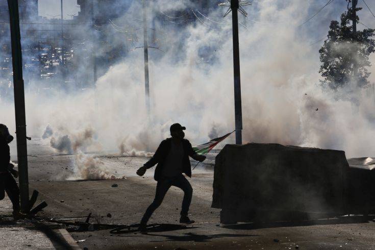 Palestinians clash with Israeli troops during a protest against U.S. President Donald Trump's decision to recognize Jerusalem as the capital of Israel in the West Bank city of Bethlehem, Saturday, Dec.9, 2017.(AP Photo/Nasser Shiyoukhi)