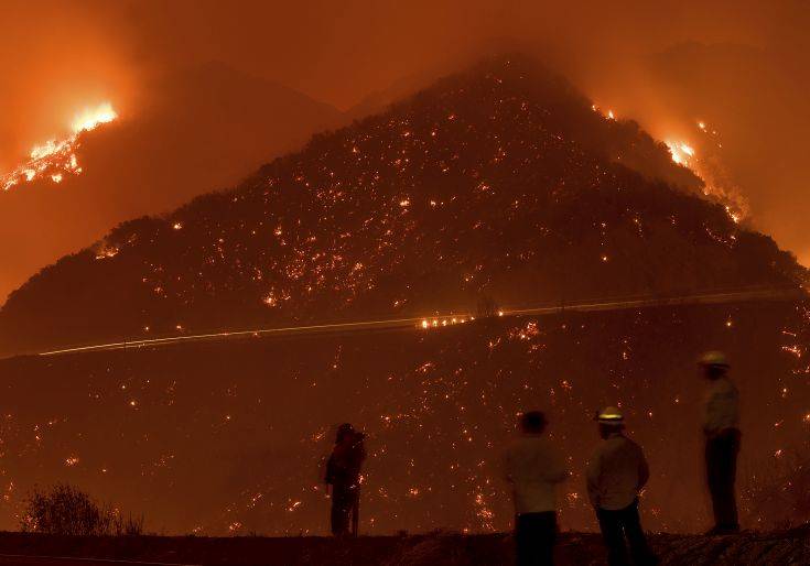 Firefighters monitor the Thomas fire as it burns through Los Padres National Forest near Ojai, Calif., on Friday, Dec. 8, 2017. (AP Photo/Noah Berger) Firefighters monitor the Thomas fire as it burns through Los Padres National Forest near Ojai, Calif., on Friday, Dec. 8, 2017. (AP Photo/Noah Berger)