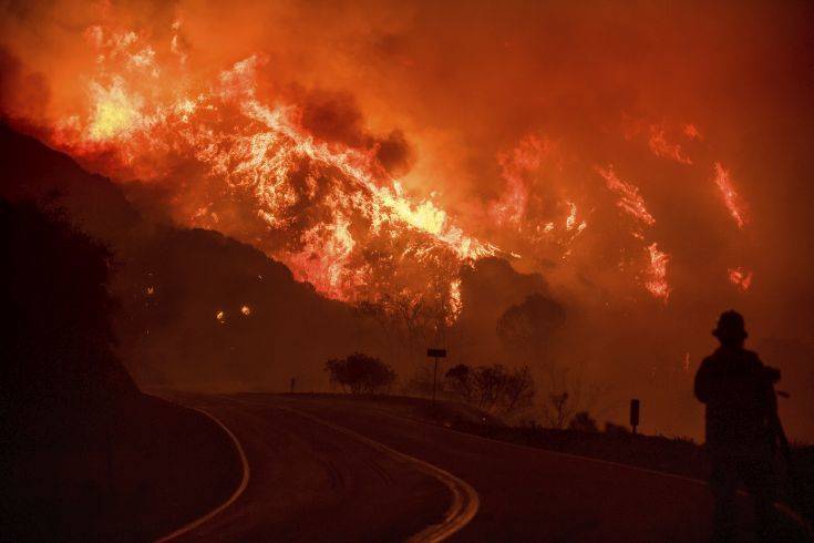 The Thomas fire burns through Los Padres National Forest near Ojai, Calif., on Friday, Dec. 8, 2017. (AP Photo/Noah Berger) The Thomas fire burns through Los Padres National Forest near Ojai, Calif., on Friday, Dec. 8, 2017. (AP Photo/Noah Berger)