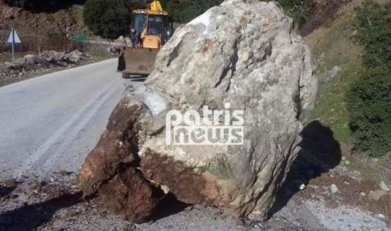 Βράχος αποκολλήθηκε και κατέληξε στη μέση του δρόμου