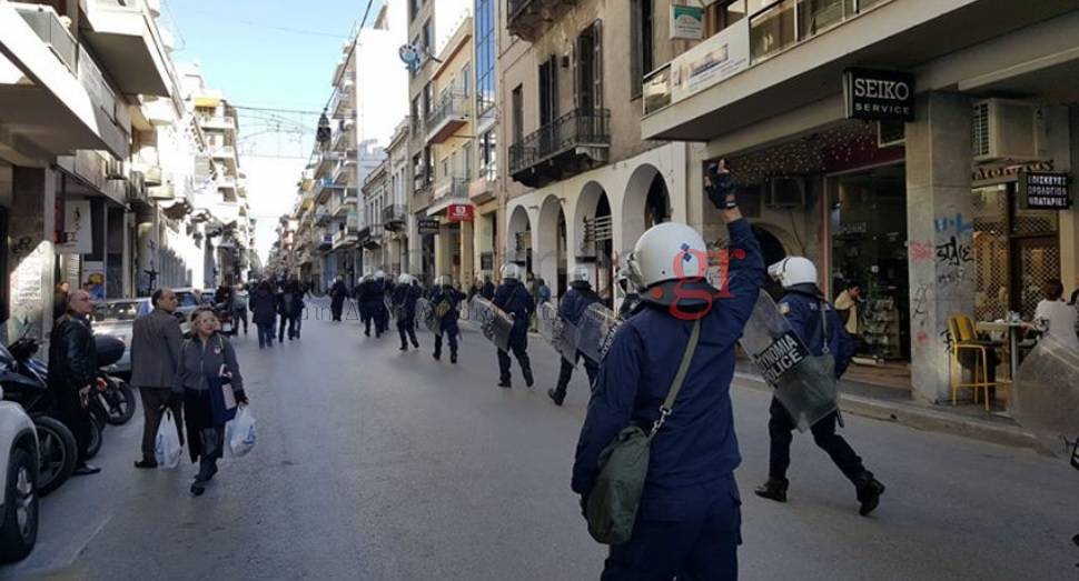 Μολότοφ στην Πάτρα στην πορεία για τον Γρηγορόπουλο