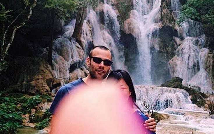 Ζήτησαν να τους βγάλουν φωτογραφία και το μετάνιωσαν