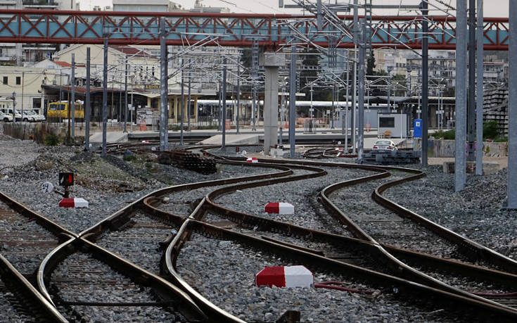 Τραγωδία στα Σεπόλια: Πέθανε η ηλικιωμένη που παρασύρθηκε από συρμό προαστιακού