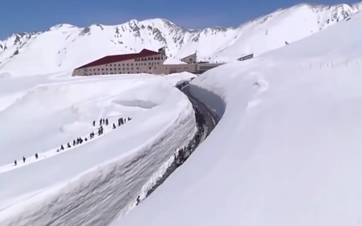 Πώς γίνεται η διάνοιξη δρόμων με τόνους χιόνι;