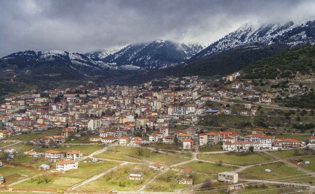 Καρπενήσι, ορεινή εξόρμηση κάτω από ελατοσκέπαστες κορυφές