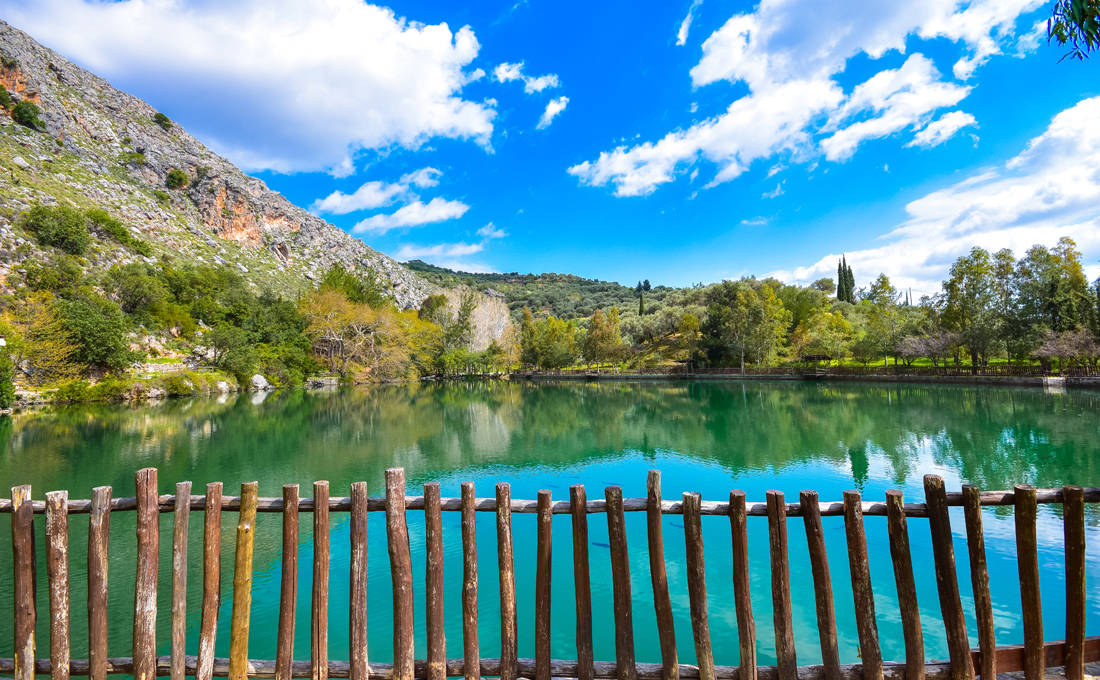 Η όμορφη λίμνη κάτω από τον Ψηλορείτη