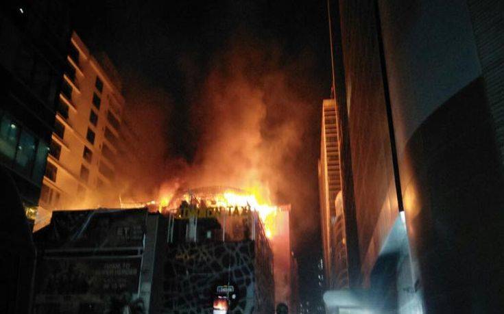 Τουλάχιστον 14 νεκροί σε πυρκαγιά πολυώροφου κτιρίου στην Ινδία