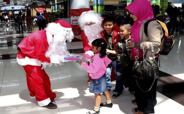 Χριστούγεννα με αυξημένη αστυνόμευση και αυστηρά μέτρα ασφαλείας στην Ινδονησία