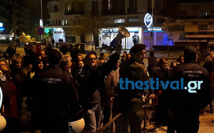 Συμβασιούχοι αποδοκίμασαν τον Τσίπρα στη Θεσσαλονίκη