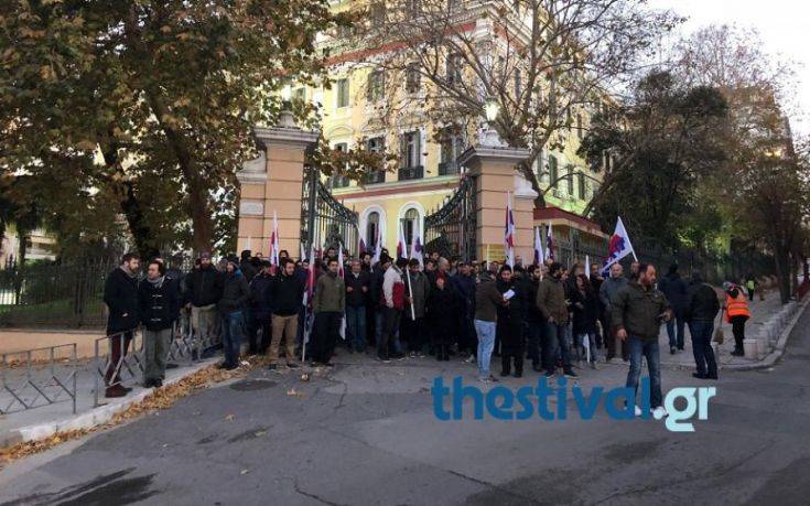 Μέλη του ΠΑΜΕ κατέλαβαν το υπουργείο Μακεδονίας – Θράκης