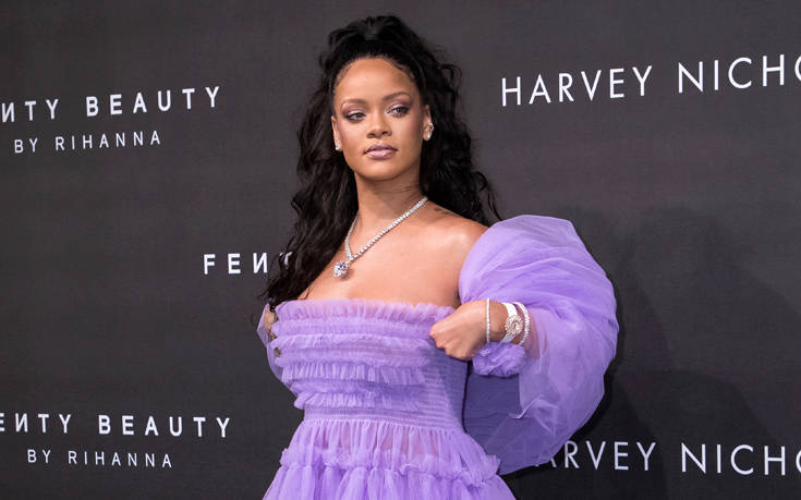 Η Ριάνα ποζάρει για το εξώφυλλο του Harper’s Bazaar China και προκαλεί αντιδράσεις