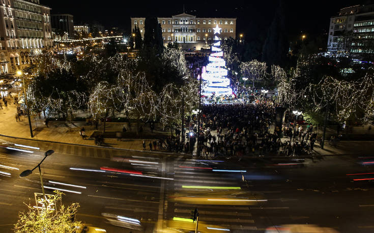 Η Αθήνα φόρεσε τα γιορτινά της